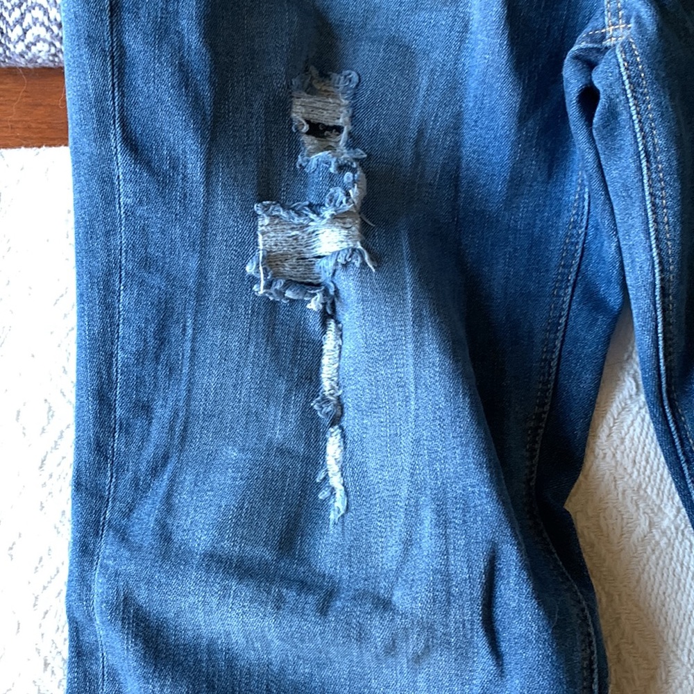 Distressed Jeans - - Picture 3 of 5